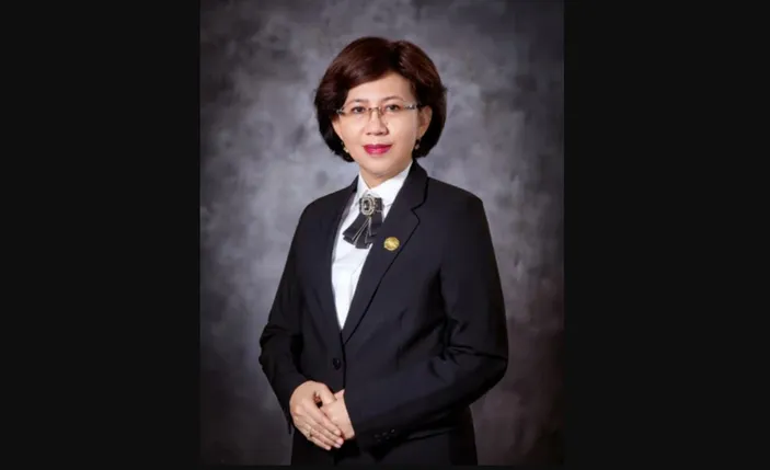 Siapa Ova Emilia, Rektor UGM 2025? Akademisi, Penggerak Kurikulum, dan Keluarga Cendekia